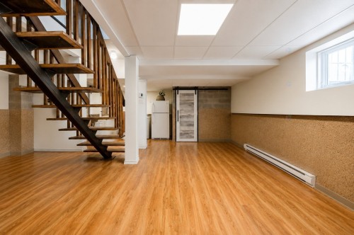 Escalier - 10 Rue Mercier, Montréal (L'Île-Bizard/Sainte-Geneviève), QC - Indoor Photo Showing Other Room