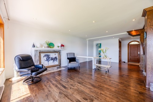 Salon - 10 Rue Mercier, Montréal (L'Île-Bizard/Sainte-Geneviève), QC - Indoor