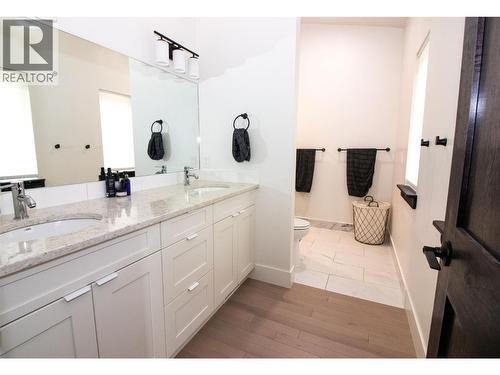 Primary Ensuite - 2552 Sandstone Mews, Invermere, BC 