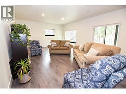Suite Family Room - 