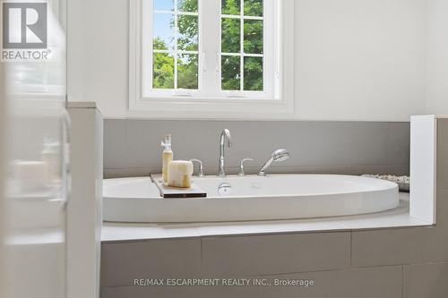 270 Poplar Drive, Burlington, ON - Indoor Photo Showing Bathroom