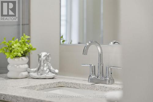 270 Poplar Drive, Burlington, ON - Indoor Photo Showing Bathroom