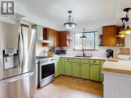 7889 Highway 101, Powell River, BC - Indoor Photo Showing Kitchen