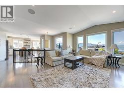 Open concept living - living room to kitchen - 