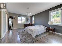 Spacious primary bedroom - 