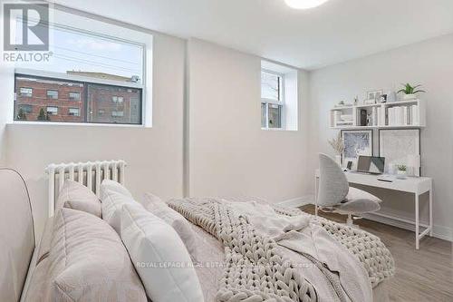 B2 - 18 Anglesey Boulevard, Toronto, ON 