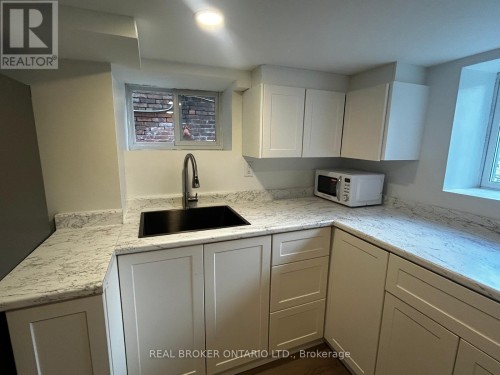 3 - 659 VAUGHAN ROAD , Toronto, Ontario M6E 2Y4 5