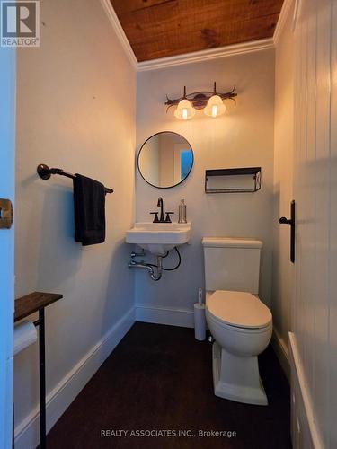 486289 30Th Side Road, Mono, ON - Indoor Photo Showing Bathroom