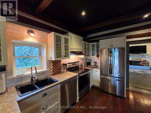 486289 30Th Side Road, Mono, ON - Indoor Photo Showing Kitchen With Double Sink