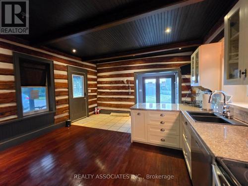 486289 30Th Side Road, Mono, ON - Indoor Photo Showing Kitchen With Double Sink