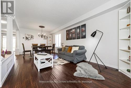 635 Commonwealth Crescent, Kitchener, ON - Indoor Photo Showing Living Room