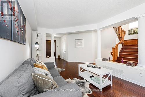 635 Commonwealth Crescent, Kitchener, ON - Indoor Photo Showing Living Room
