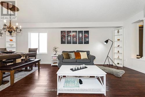 635 Commonwealth Crescent, Kitchener, ON - Indoor Photo Showing Living Room