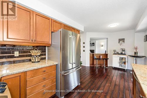 635 Commonwealth Crescent, Kitchener, ON - Indoor Photo Showing Kitchen