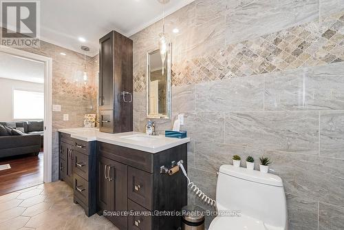 635 Commonwealth Crescent, Kitchener, ON - Indoor Photo Showing Bathroom