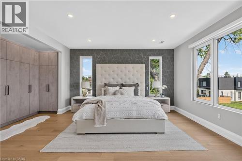 1047 Meredith Avenue, Mississauga, ON 