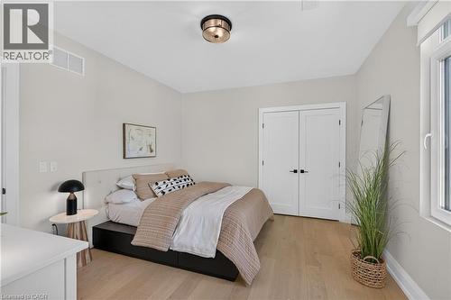 1047 Meredith Avenue, Mississauga, ON 