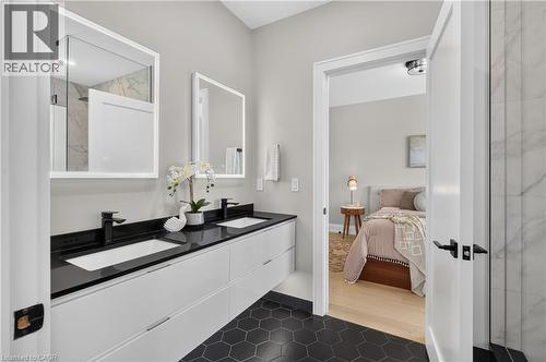 1047 Meredith Avenue, Mississauga, ON 