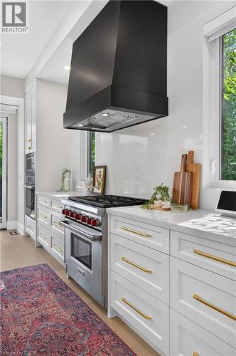 1047 Meredith Avenue, Mississauga, ON 