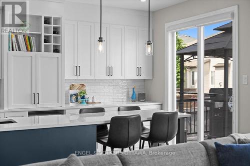 Kitchen - 220 Harthill Way, Ottawa, ON 