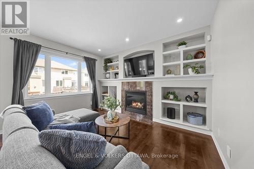 Living Room - 220 Harthill Way, Ottawa, ON 