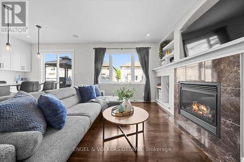 Living Room - 220 Harthill Way, Ottawa, ON 