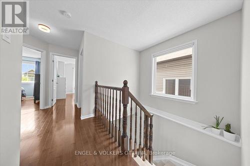 220 Harthill Way, Ottawa, ON 