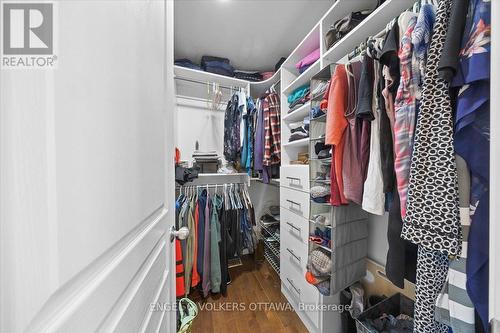 Walk-In Closet - 220 Harthill Way, Ottawa, ON 