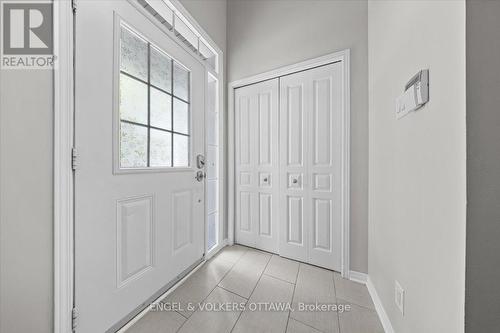 Foyer - 220 Harthill Way, Ottawa, ON 