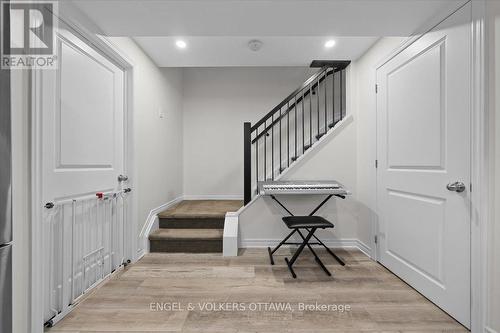 220 Harthill Way, Ottawa, ON 