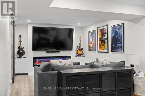 220 Harthill Way, Ottawa, ON 