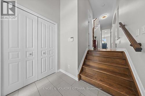 Foyer - 220 Harthill Way, Ottawa, ON 