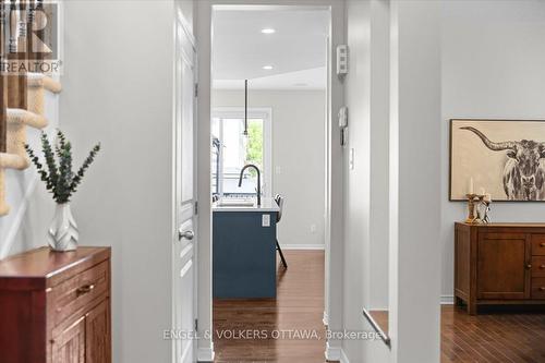 220 Harthill Way, Ottawa, ON 