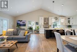 Vaulted ceiling and engineered hardwood flrs - 