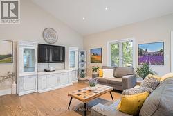 Spacious living area for entertaining - 
