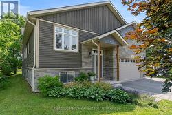 Raised bungalow w/approx. 4000 sq.ft. living space - 
