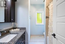4 pc main floor bathroom - 