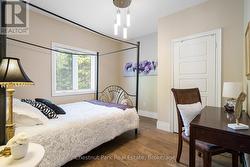 Guest bedroom main floor - 