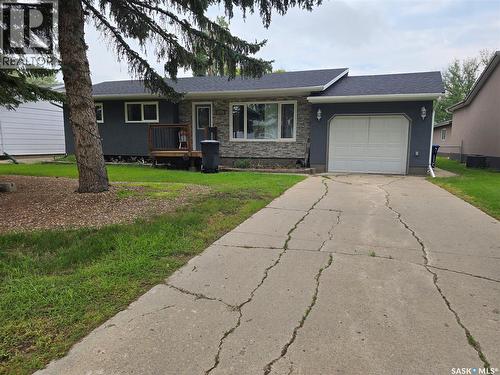 619 Brimacombe Drive, Weyburn, SK 