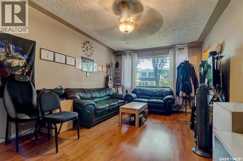 1745 Quebec Street, Regina, SK - Indoor Photo Showing Living Room
