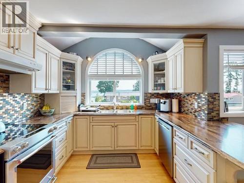 8206 Centennial Drive, Powell River, BC 