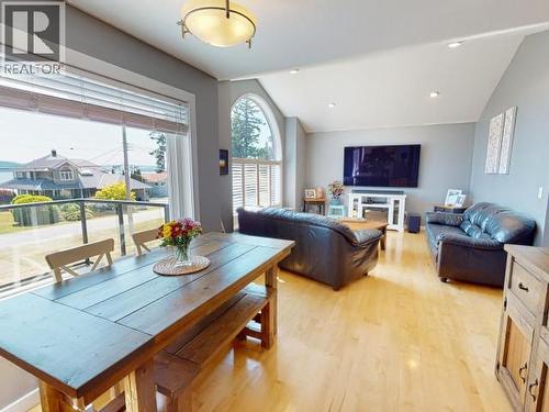 8206 Centennial Drive, Powell River, BC 