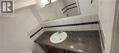 98 Limeridge Road E Unit# Lower Level, Hamilton, ON - Indoor Photo Showing Bathroom