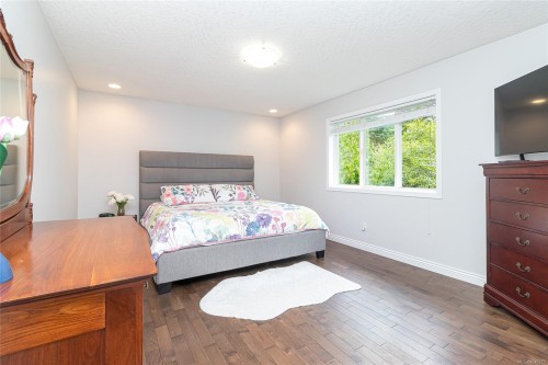 1927 Riverside Dr, View Royal, BC 