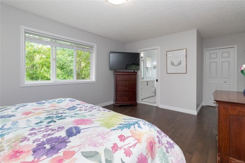 1927 Riverside Dr, View Royal, BC 