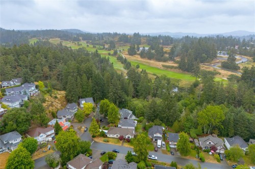 1927 Riverside Dr, View Royal, BC 