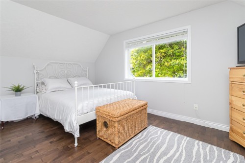 1927 Riverside Dr, View Royal, BC 