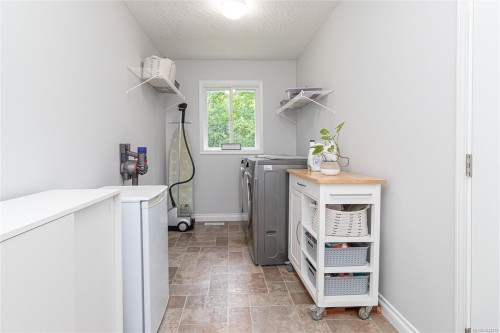 1927 Riverside Dr, View Royal, BC 