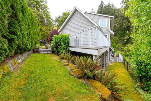 1927 Riverside Dr, View Royal, BC 