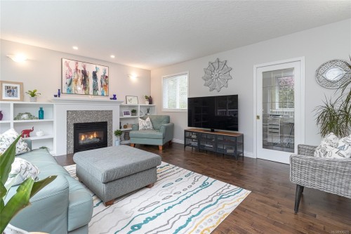 1927 Riverside Dr, View Royal, BC 